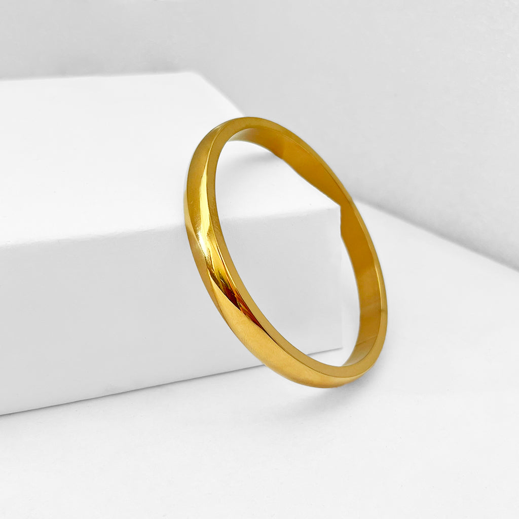 Golden Sleek Bangle