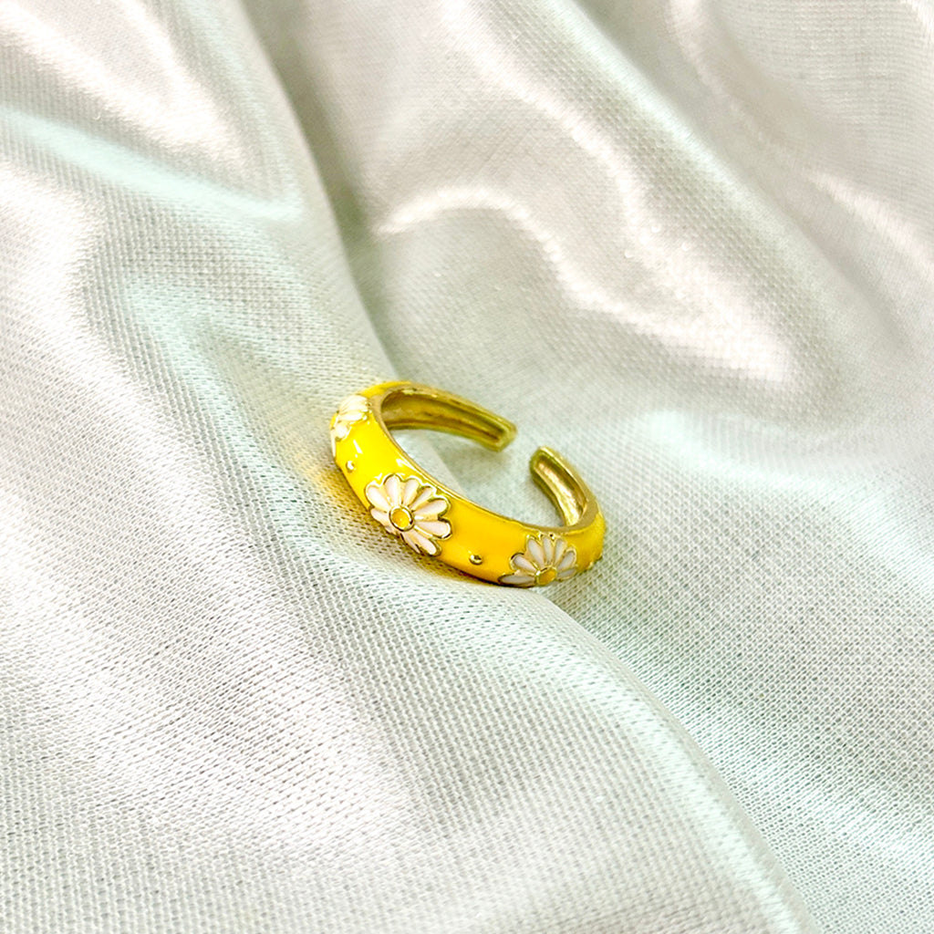 Daisy bloom ring