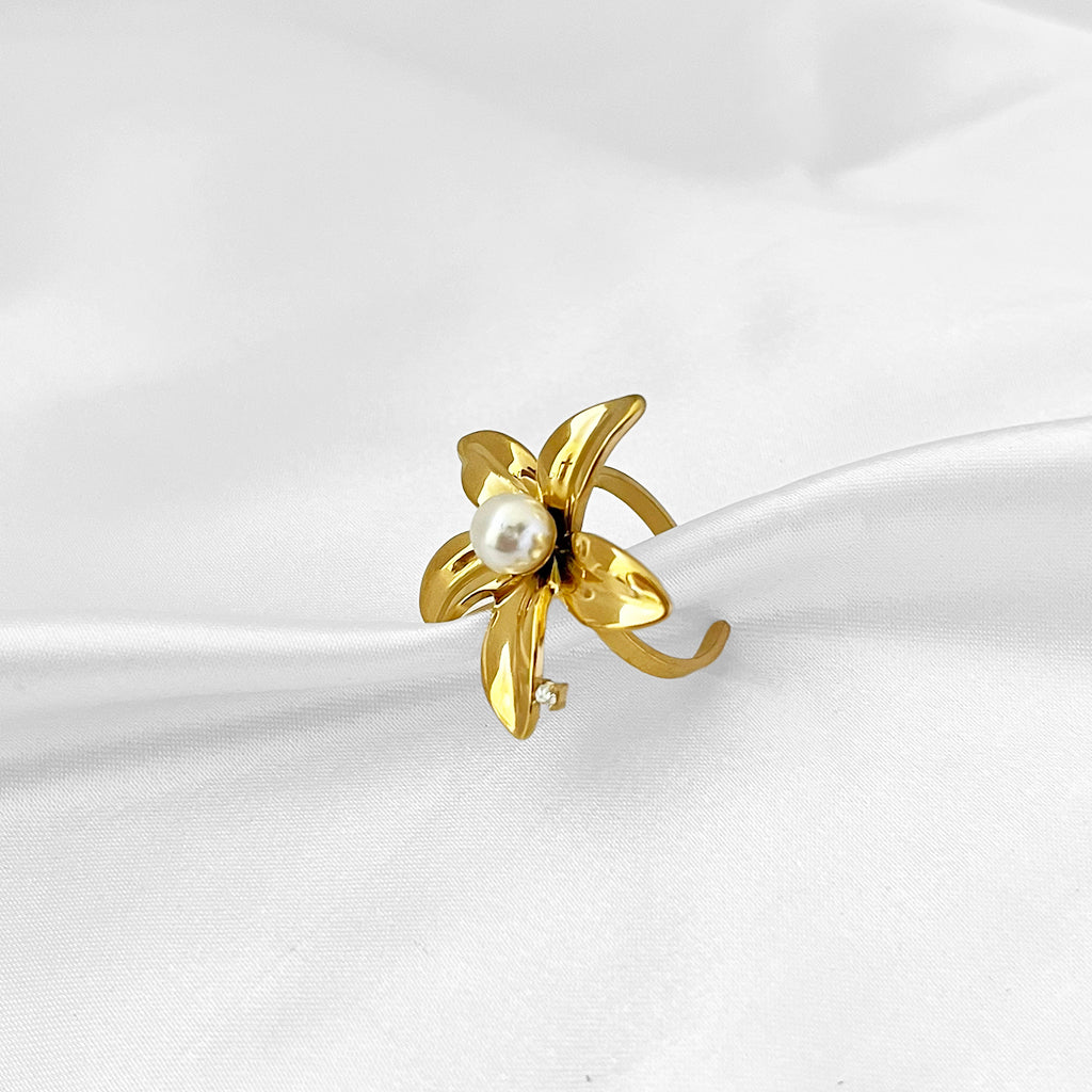 Golden bloom pearl ring